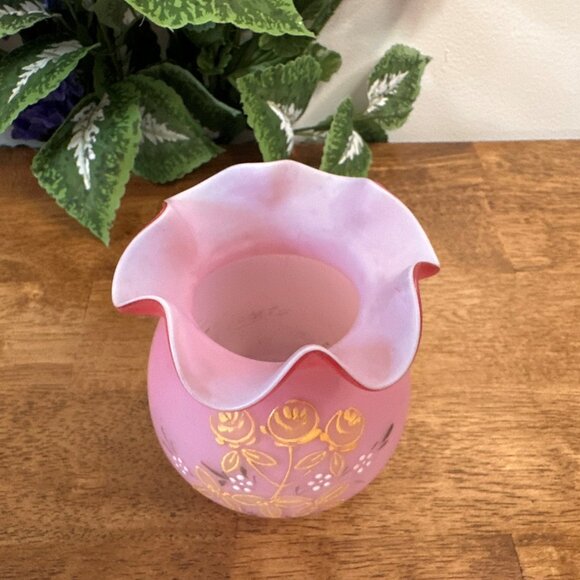 Pink Satin Glass Ruffled Vase Hand Painted‎ Gold Florals Likely Fenton Vintage - Picture 3 of 4